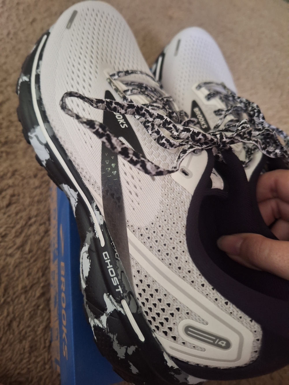 Brand New in Box Womens Brooks White Ghost 14 Sneakers, Size 11M - Picture 3 of 6